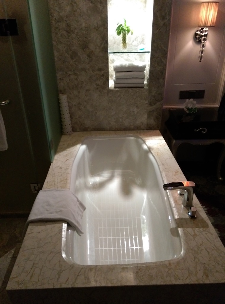 1420642242-3879164211 Hangzhou-五洋假日 西湖邊土豪開的酒店