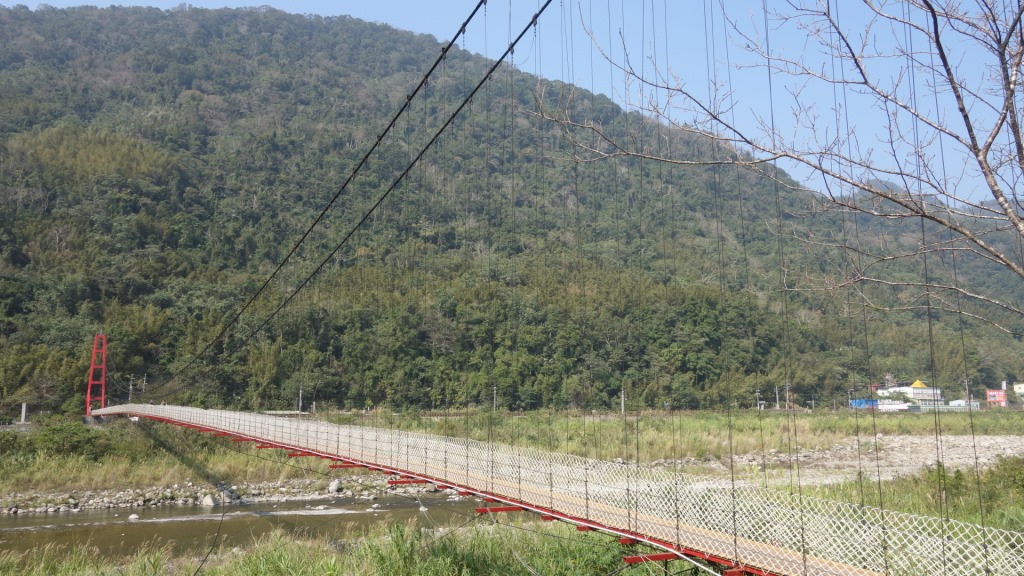 1421508073-1408799322 尖石-北角吊橋&北角24 賞大紅吊橋吃冰淇淋