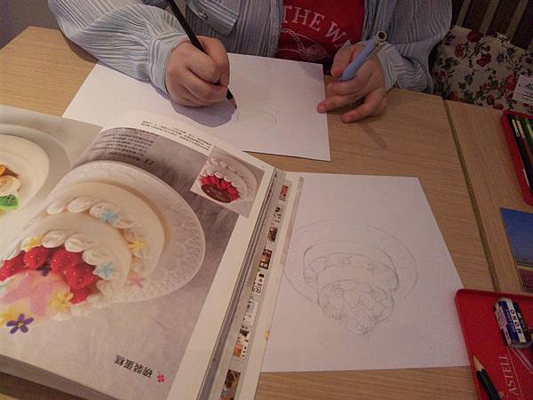 》學生色鉛筆甜點畫練習(1)