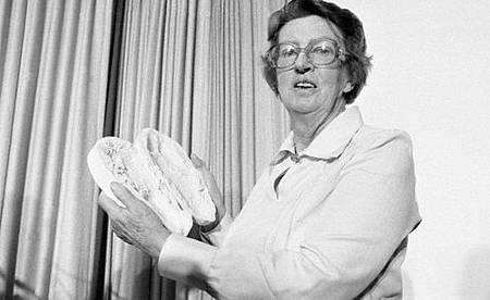 Mary Leakey 瑪麗·李奇100歲誕辰 - 2013年2月6日 Google Doodle Mary Leakey 瑪麗·李奇100歲誕辰 - 2013年2月6日 Google Doodle
