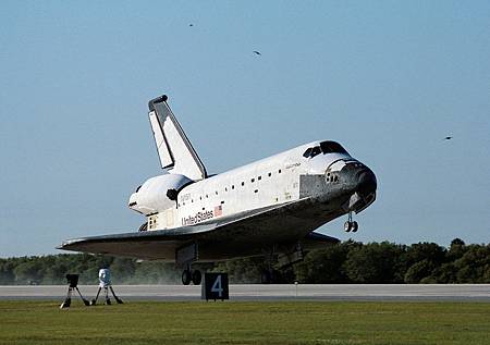 Space_Shuttle_Columbia_lands_following_STS-62_on_18_March_1994..jpg Space_Shuttle_Columbia_lands_following_STS-62_on_18_March_1994..jpg