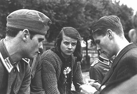 蘇菲•馬格德林•索爾(Sophia Magdalena Scholl) 蘇菲•馬格德林•索爾(Sophia Magdalena Scholl)