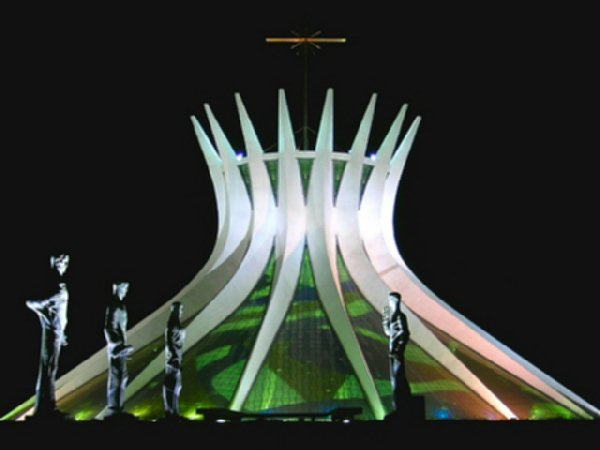 巴西利亞(葡萄牙語:Brasília) 巴西利亞(葡萄牙語:Brasília)