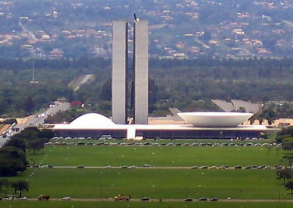 巴西利亞(葡萄牙語:Brasília) 巴西利亞(葡萄牙語:Brasília)