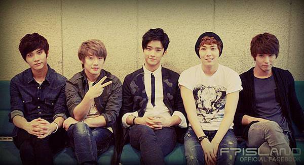 946744_647269195287892_1356932327_n