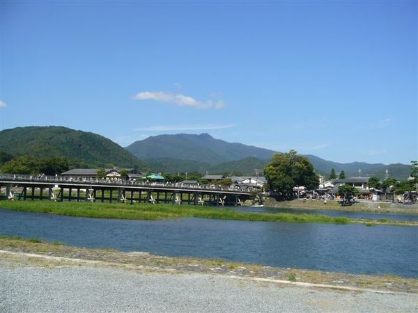 遠方便是渡月橋