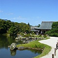 從曹源池庭園遙望書院