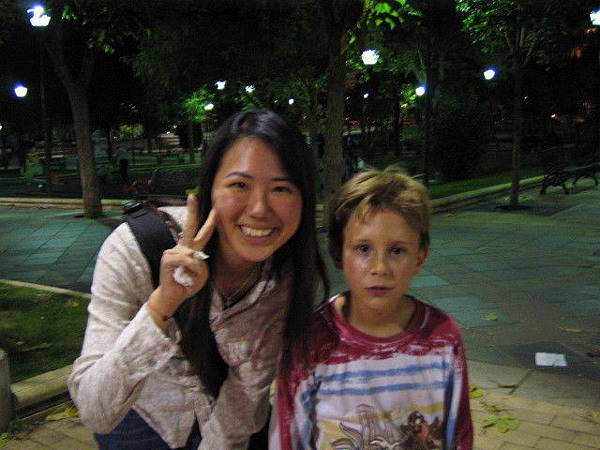 巴塞隆納的9歲visto和我在畢卡索公園和日本人尬球