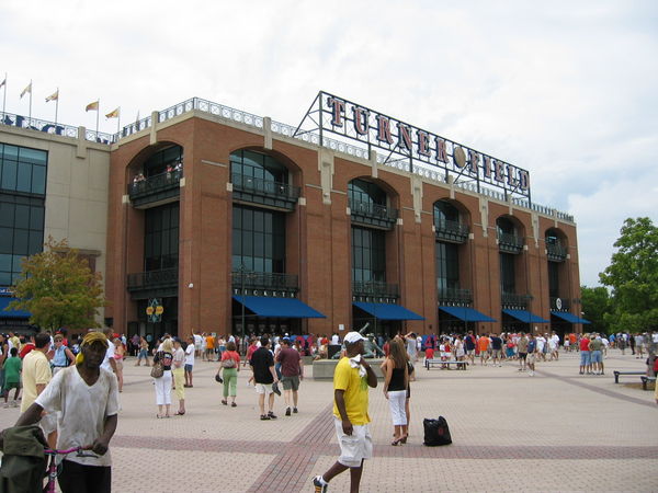 Turner Field正面