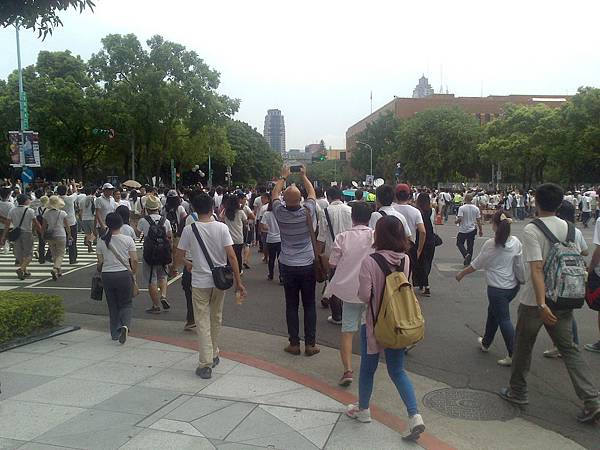 Re: [討論] 黃國昌：我今天就挑戰你民主進步黨！