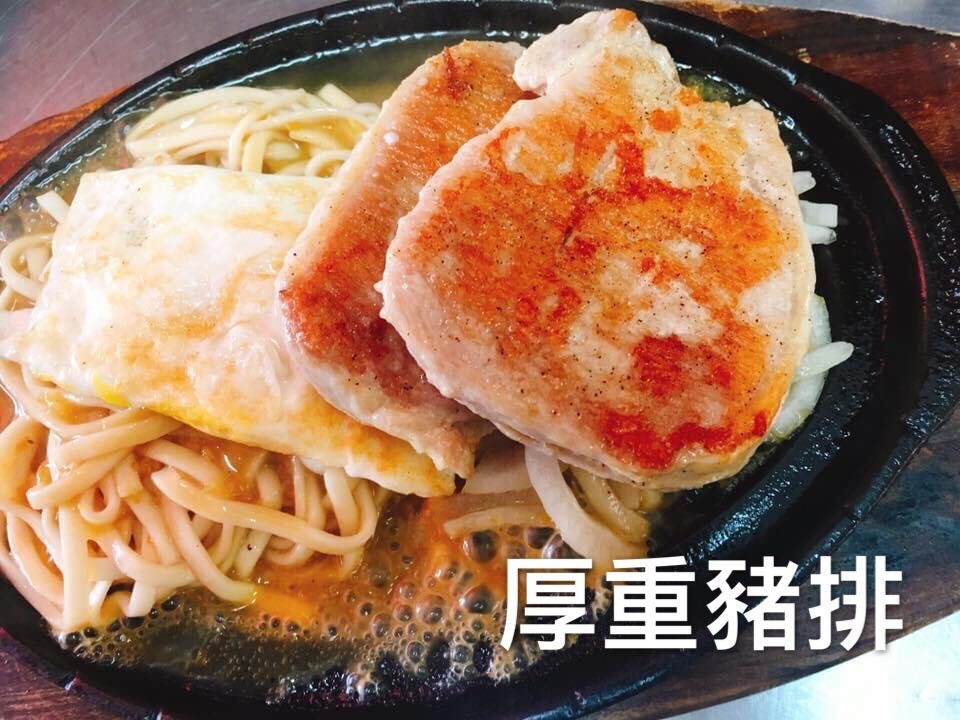 高雄美食 2020高雄美食 牛排 品鮮牛排 高醫牛排  文青牛牛排 品鮮牛排 高醫牛排  文青牛排  廉價牛排 嫩江街牛排 嫩江街美食 後火車站美食 消夜 下午茶 (3)