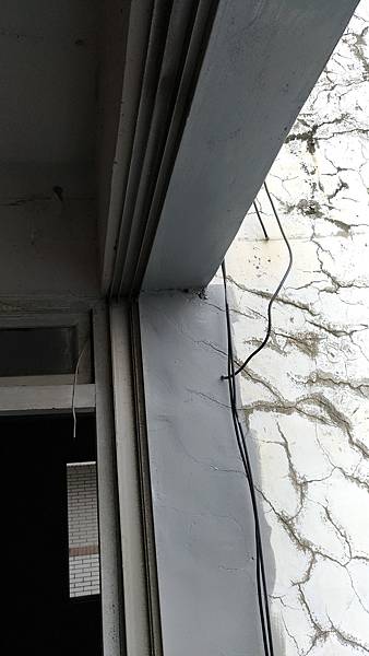 崇倫北街三樓 窗框壁防水漆 與水電_170403_0003.jpg