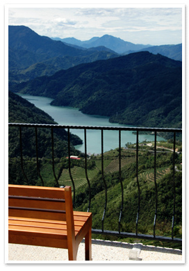 About_Photo.jpg About_Photo.jpg