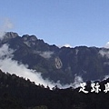 鋸齒狀的小南山.JPG