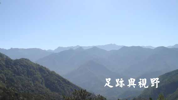 28沈浸在山嵐霧氣中遠眺聖稜.JPG 28沈浸在山嵐霧氣中遠眺聖稜.JPG