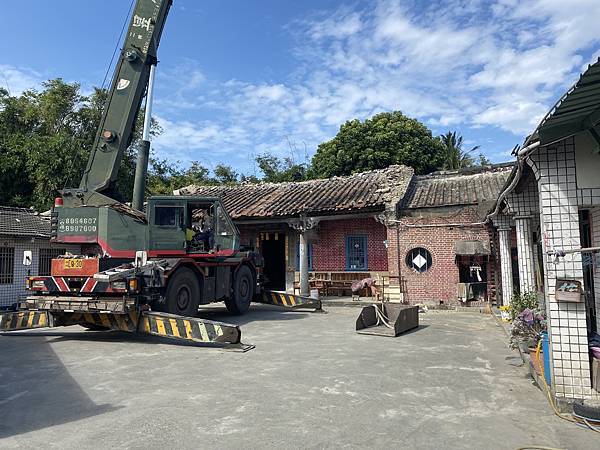 三合院古厝屋瓦翻新，展現新風貌！ (水泥瓦翻修)