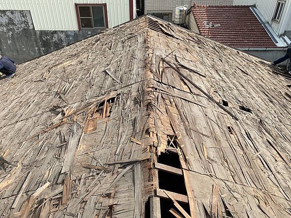 房屋屋瓦翻修價格，房屋屋頂水泥瓦翻新，展現新風貌！ (水泥瓦