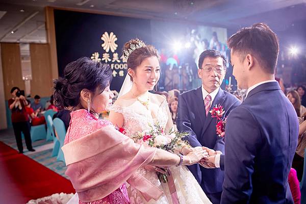 IMG_00037高雄漢神巨蛋婚攝高雄林皇宮婚攝.jpg