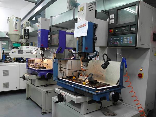 亨承塑膠射出模具設計研發代工廠台北新北市塑膠成型金屬射出模具製造