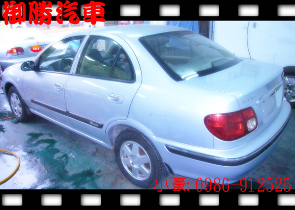 03年SENTRA-銀$16.8-車尾.jpg