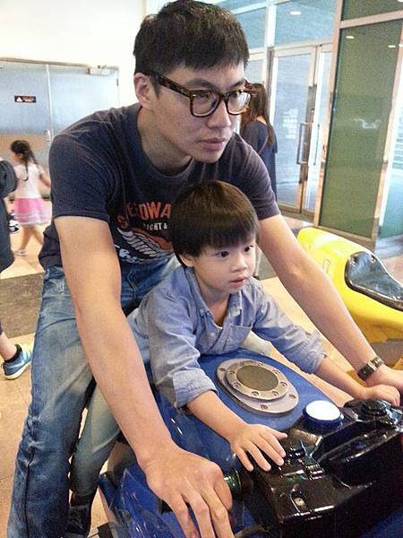 11183352_394065330795592_7504080770128041309_n