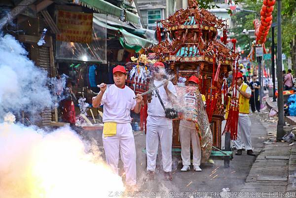 台北法主公廟慶祝臺灣光復七十週年遶境大典 (9).jpg