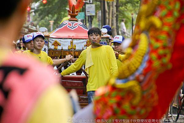 台北法主公廟慶祝臺灣光復七十週年遶境大典 (81).jpg