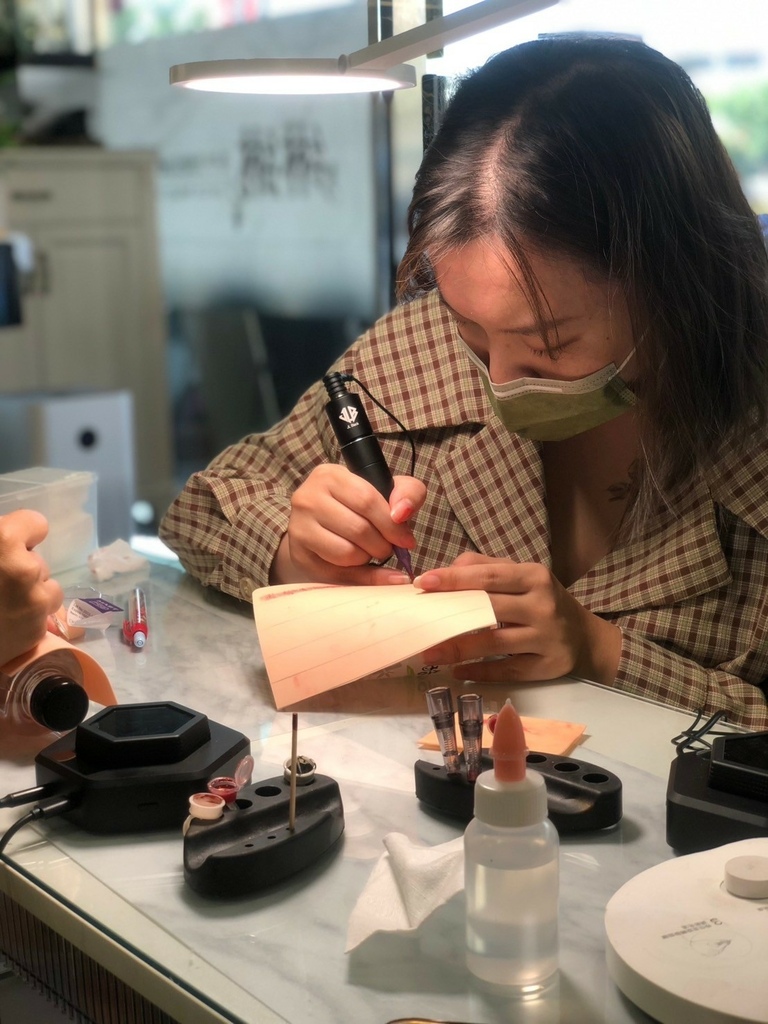 【台南霧唇教學推薦】綝綝紋繡學院一對一課程│閨蜜變身霧唇師！