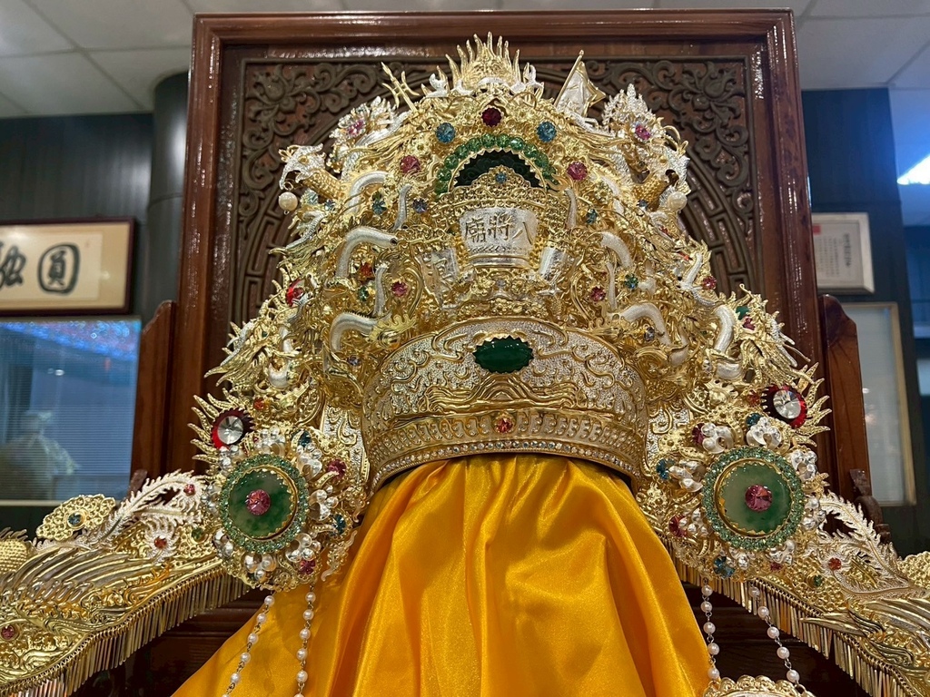 台南神帽訂製體驗｜藝德軒打造八將爺銅帽神帽，結合施華洛世奇水