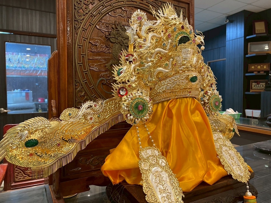 台南神帽訂製體驗｜藝德軒打造八將爺銅帽神帽，結合施華洛世奇水