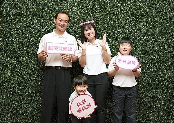 台南大飯店現場提供幸福拍貼機服務，紀錄下溫馨的全家福合影！.jpg