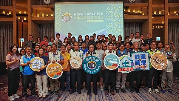 圖一、市長開心與所有業者大合照.jpg
