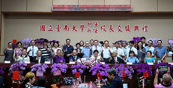 南大嶄新行政團隊.jpg