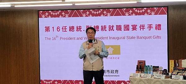 台南市市長黃偉哲開箱國宴伴手禮 滿滿臺南味要讓貴客滿載而歸