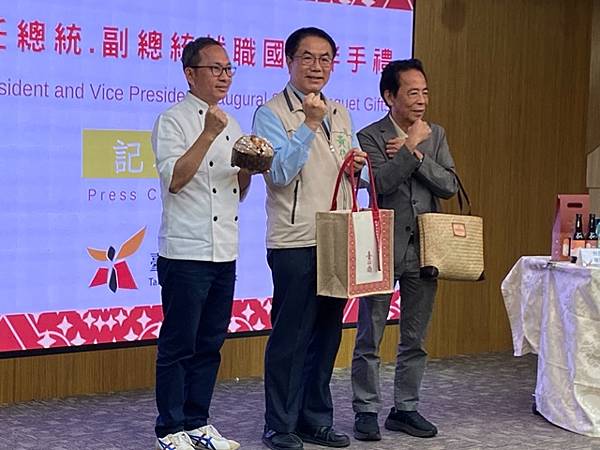 台南市市長黃偉哲開箱國宴伴手禮 滿滿臺南味要讓貴客滿載而歸