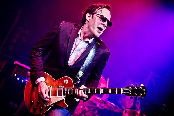 1031049-joe-bonamassa-617-409.jpg