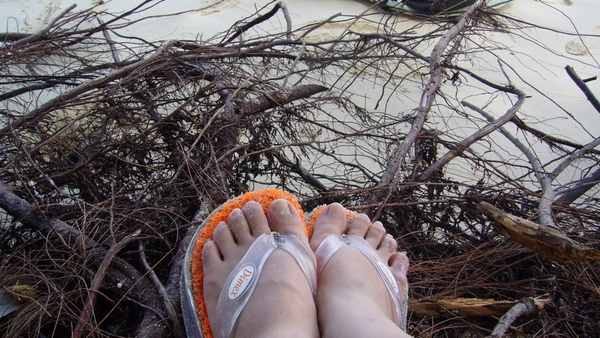 海灘鞋遺照，那雙海灘鞋被我遺留在玩香蕉船的地方囉！