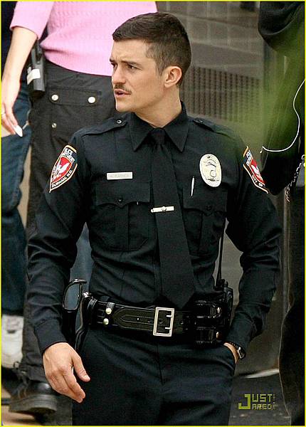 orlando-bloom-police-officer-01