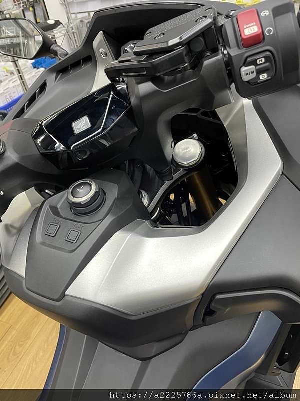 Honda Forza 750 Abs 重型機車犀牛皮全車保護版型切割電腦專用採pvc自動修護膜全方位創意包膜台南機車包膜儀錶板貼膜