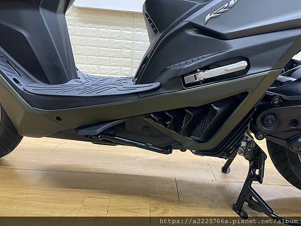 台南速克達包膜 Kymco KRV NERO180  | 犀