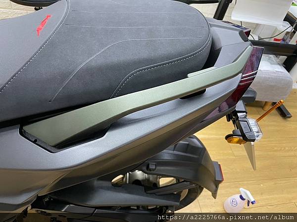 台南速克達包膜 Kymco KRV NERO180  | 犀