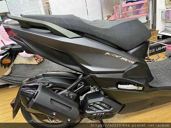 台南速克達包膜 Kymco KRV NERO180  | 犀