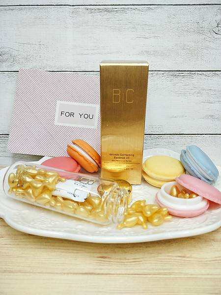 BC百匡,靚顏抗皺淡紋賦活油(百匡賦活膠囊),百匡賦活膠囊,
白龍膽花精萃可亮白撫平細紋與修護受傷肌膚,並高度保濕鎖水,延緩肌膚老化,一顆多種用途,強效版晚安面膜
,百匡賦活膠囊,百匡膠囊
