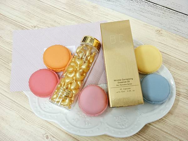 BC百匡,靚顏抗皺淡紋賦活油(百匡賦活膠囊),百匡賦活膠囊,
白龍膽花精萃可亮白撫平細紋與修護受傷肌膚,並高度保濕鎖水,延緩肌膚老化,一顆多種用途,強效版晚安面膜
,百匡賦活膠囊,百匡膠囊
