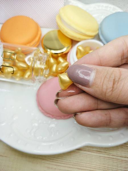 BC百匡,靚顏抗皺淡紋賦活油(百匡賦活膠囊),百匡賦活膠囊,
白龍膽花精萃可亮白撫平細紋與修護受傷肌膚,並高度保濕鎖水,延緩肌膚老化,一顆多種用途,強效版晚安面膜
,百匡賦活膠囊,百匡膠囊
