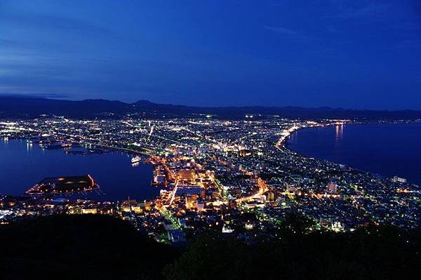 珠峰國際旅行社 留住北海道～小樽輕旅行、百萬函館山、札幌摩天