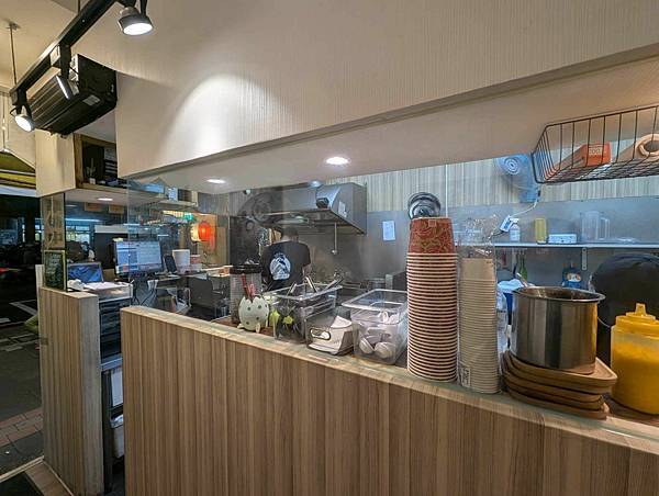 【中和美食】一幸拉麵~不到兩百元的日式雞湯拉麵，還能選嫩肩牛