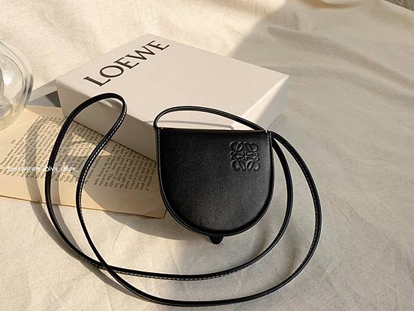 Loewe mini heel ponch 小牛皮