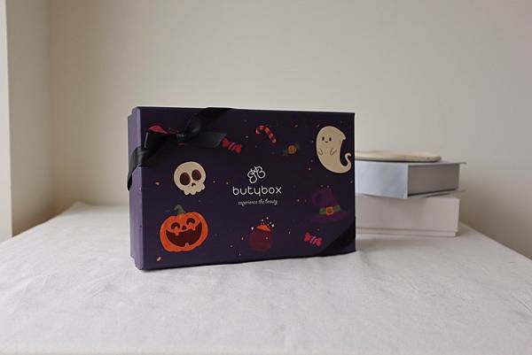 開箱｜Butybox 10月份 焦糖護唇膏 開架最紅唇釉 每