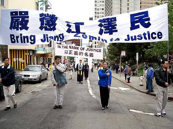 2005-3-2-sf-parade2-09.jpg